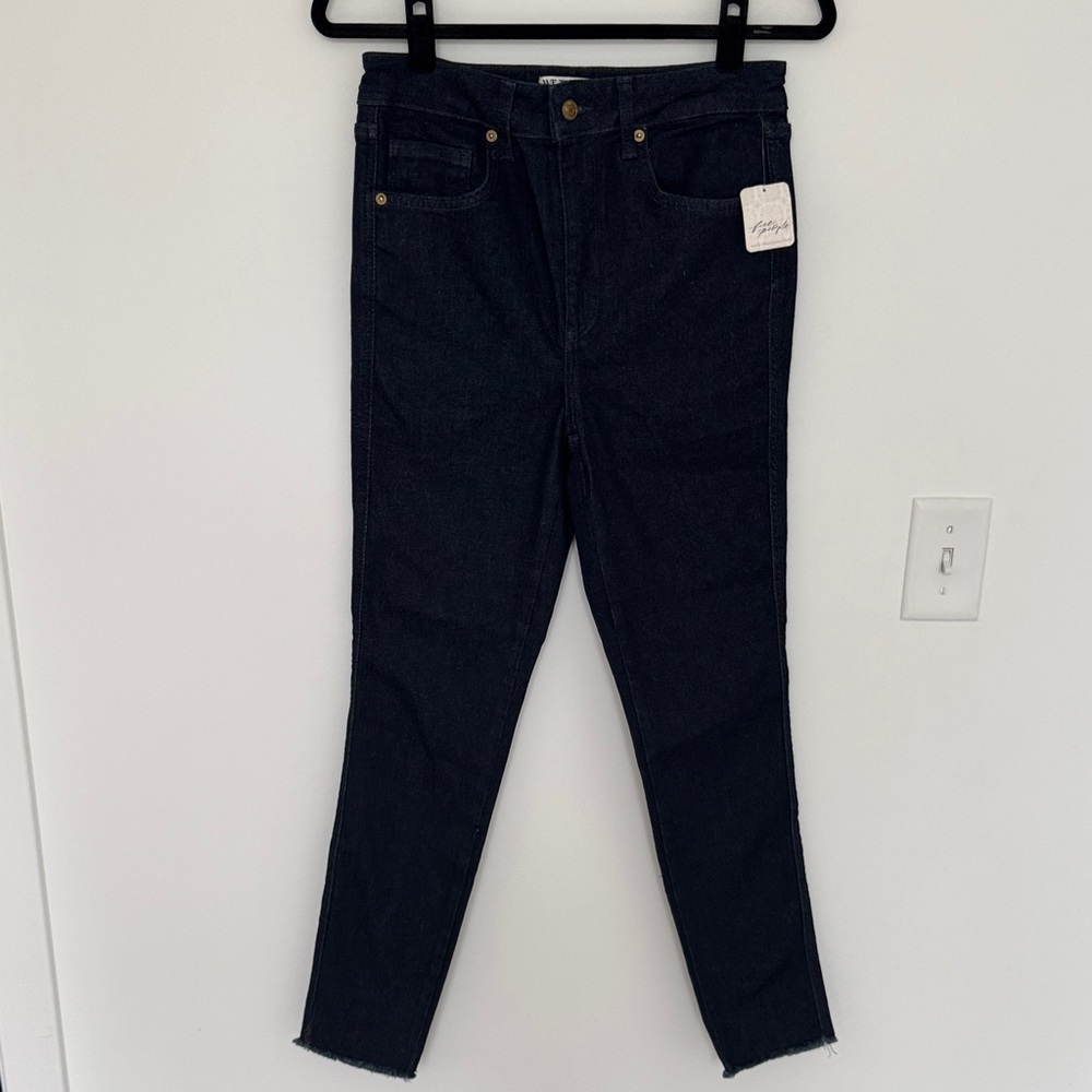 We The Free NWT Free People Women's Dark Wash Skinny Jeans w/ Raw Hem - Size 30